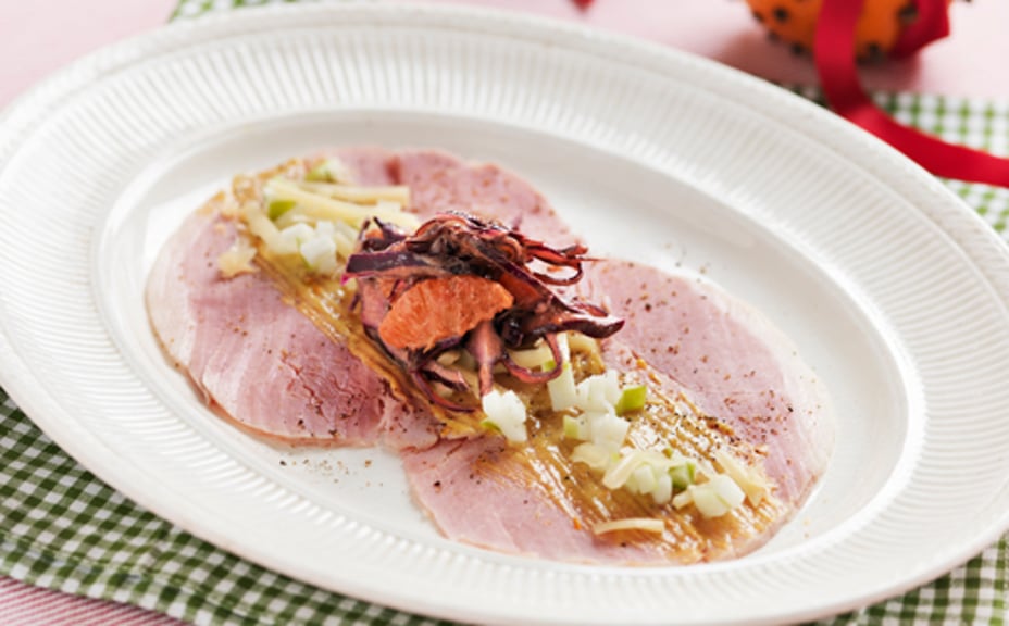 2048 - Julskinka med senapsvinägrett, cheddarost, apelsin och rödkål