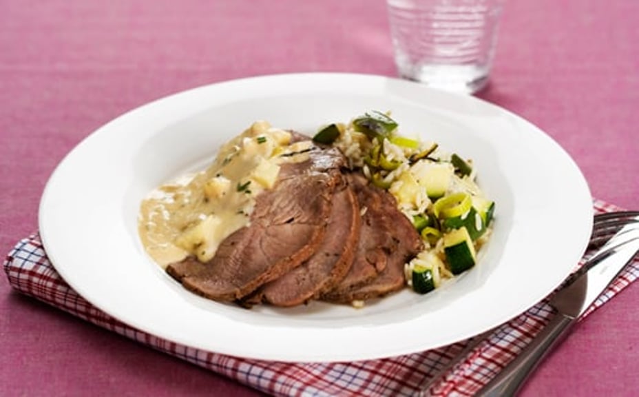 2069 - Plommonkarré med äppel- och rosmarinsås och grönsaksris