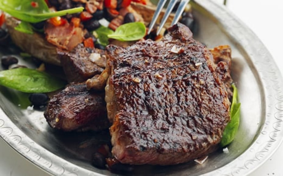 1888 - Grillstek av högrev med bönsallad Texas beans