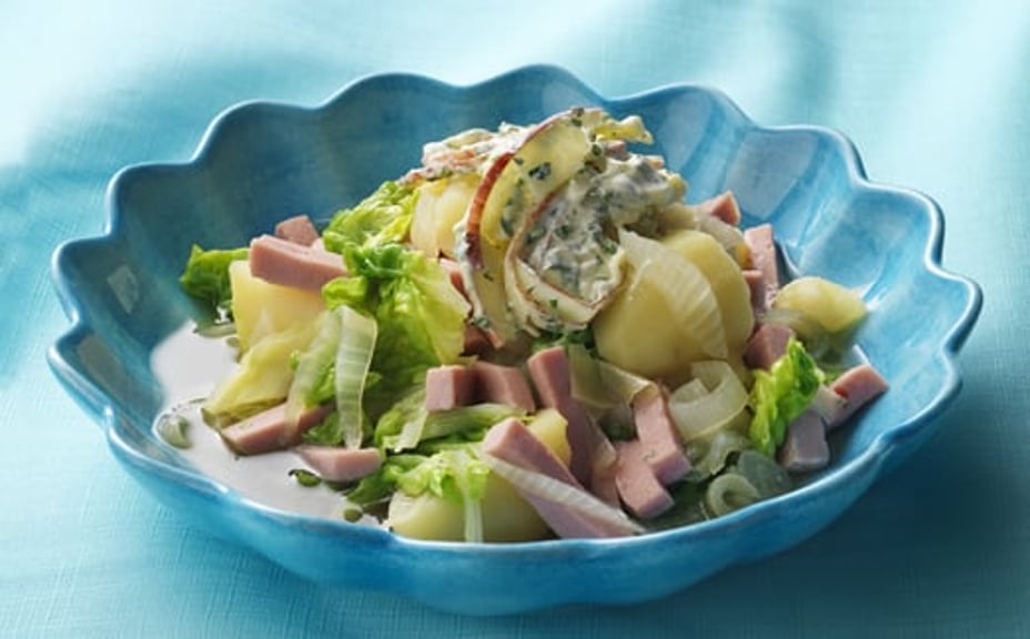 1921 - Korv- och kålgryta med äppelsallad