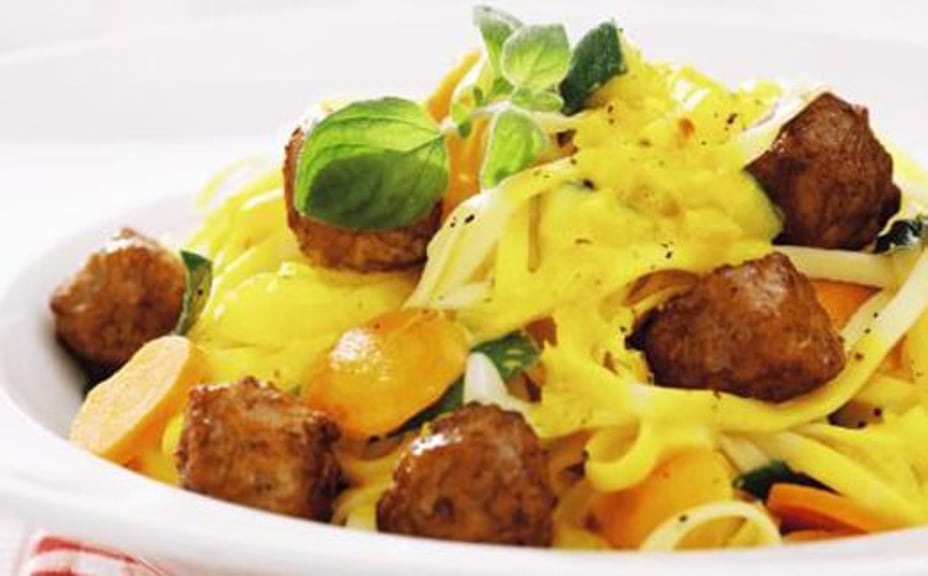 1365 - Saffranspasta med miniköttbullar och smörfrästa grönsaker