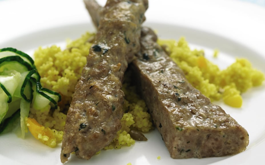 1425 - Lammfärskebab, kryddig couscous och citronrimmad gurka