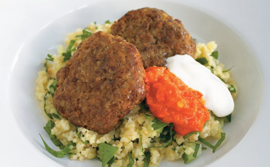 1318 - Färsbiff Sahara med myntakryddad bulgur, ajvar och gräddfil