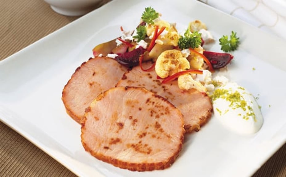 1120 - Kassler med råstekt blomkål och kokta rödbetor