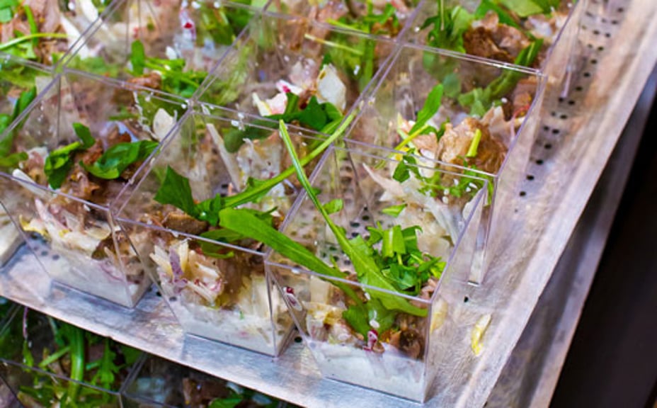 Bräserad-griskind-med-fänkål,-endiv,-rucola,-sardell-och-dijonsenap_viktor