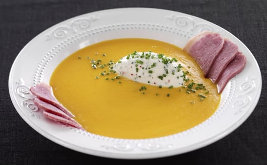 1945 - Rimmad oxbringa med morotssoppa och chiligrädde