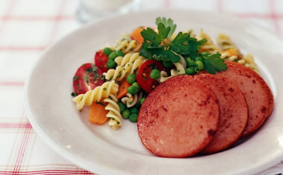 1503 - Skivad falukorv med ljummen pastasallad