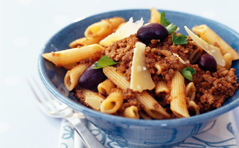 1501 - Chilistekt nötfärs med pasta penne, svarta oliver och parmesan