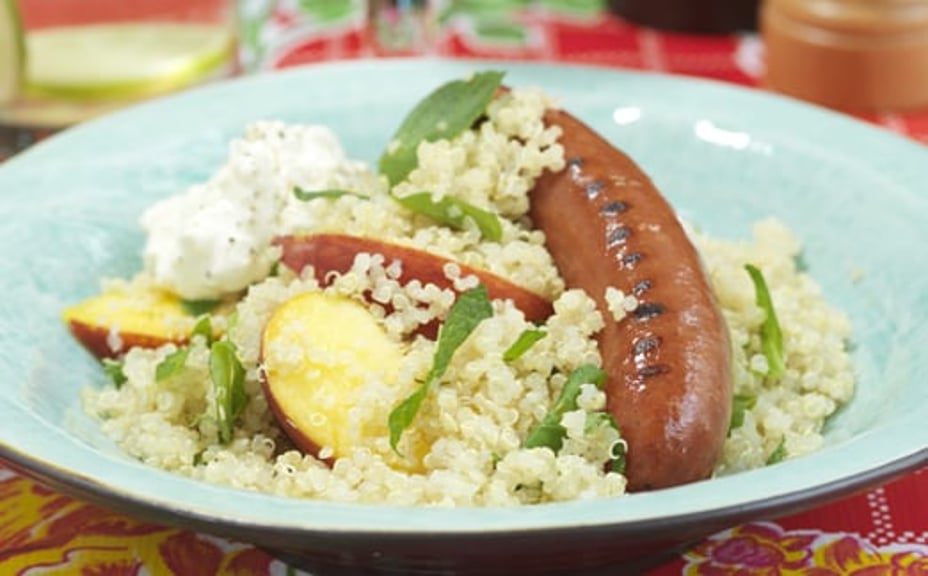 1607 - Grillad chorizo, fetayoghurt och quinoa med persika och mynta