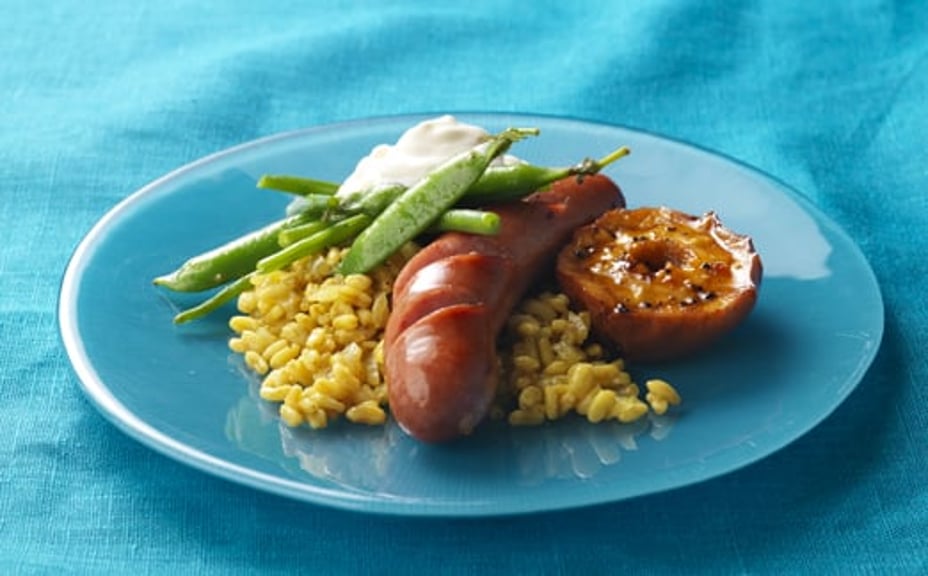 1924 - Bratwurst med currydoftande matvete, honungsbakat äpple och pepparrotskräm