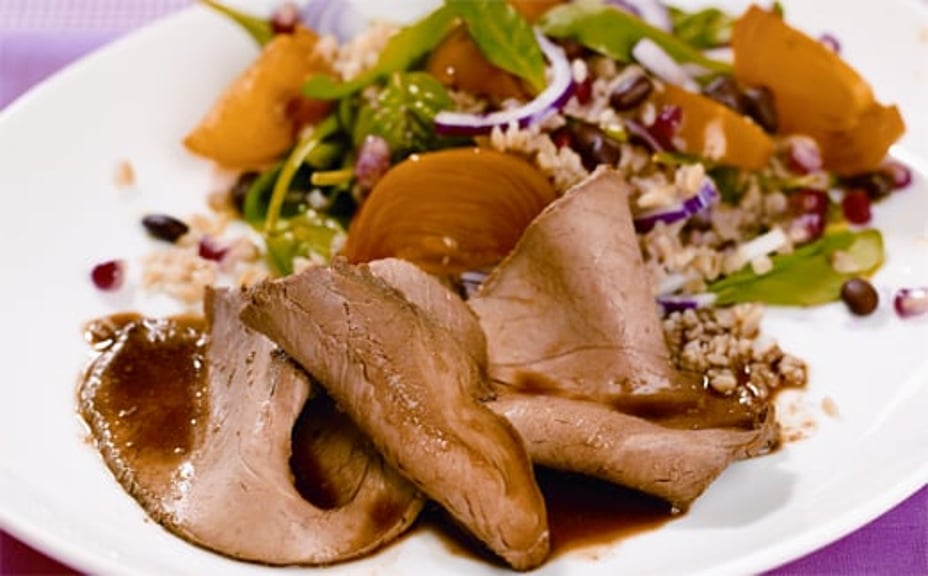 1571 - Apelsinskinka med matig bulgursallad och paprikakeso