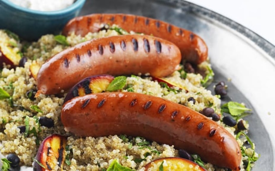 1891 - Grillad Txistorra, fetayoghurt och quinoa med persika och mynta