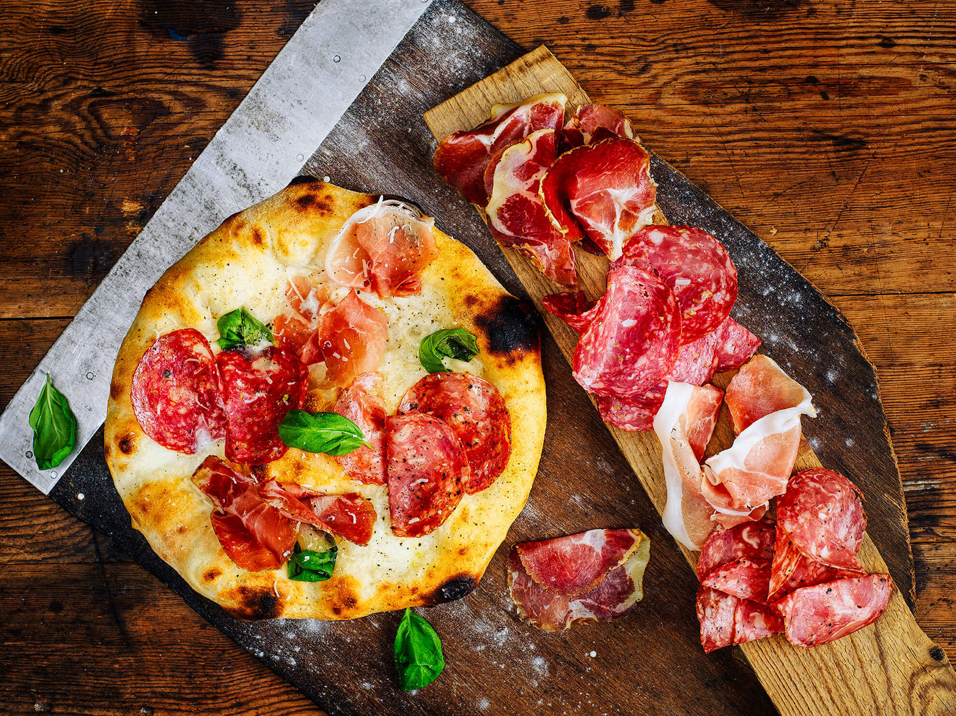 Klart svensk pizza ska ha svensk chark